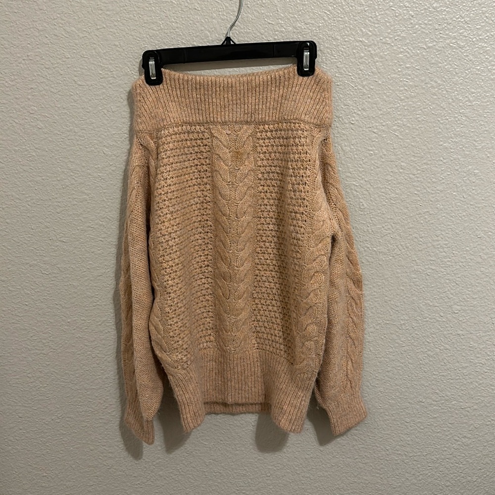 Sleeping on Snow. Size XS. Sweater. Off the shoulder